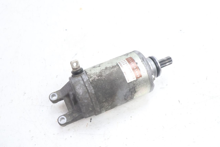 photo de MOTOR DE ARRANQUE. SUZUKI BURGMAN 125 (2007 - 2014) - Primer plano técnico