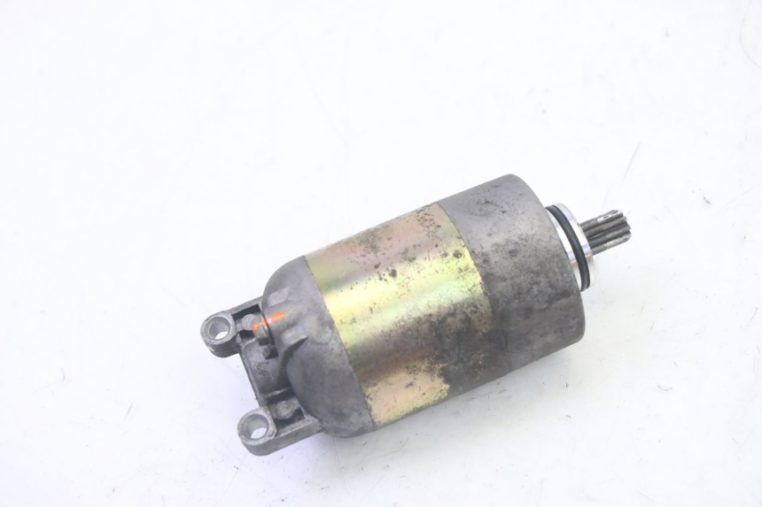 photo de MOTOR DE ARRANQUE YAMAHA CYGNUS X INJECTION 125 (2007 - 2013) - Primer plano técnico