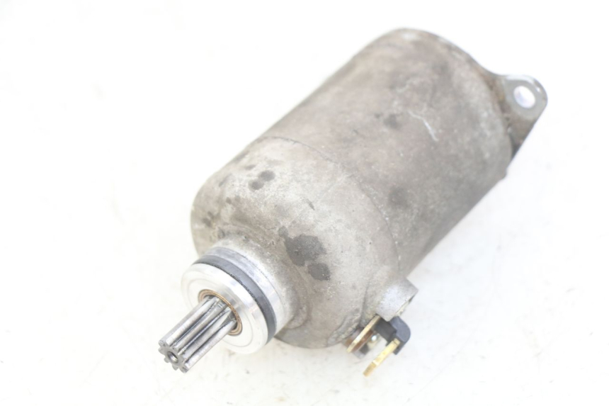 photo de MOTOR DE ARRANQUE KYMCO DOWNTOWN ABS 125 (2015 - 2017) - Primer plano técnico