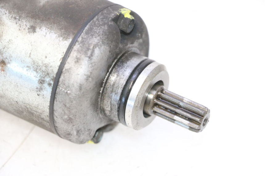 photo de MOTOR DE ARRANQUE HONDA FES PANTHEON 125 (2003 - 2007) - Primer plano técnico