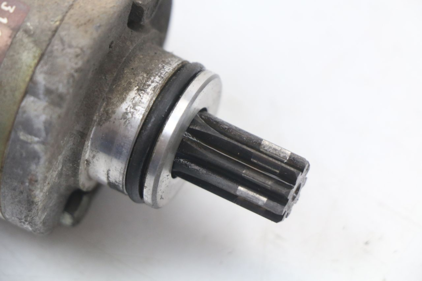 photo de ARRANQUE SUZUKI GZ MARAUDER 125 (1998 - 2004) - Detalle de la pieza