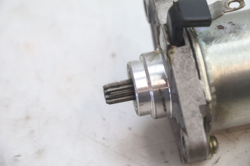 photo de MOTOR DE ARRANQUE PEUGEOT KISBEE 2T 50 (2010 - 2017) - Zoom estado de uso