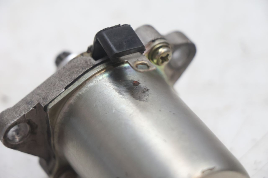 photo de MOTOR DE ARRANQUE PEUGEOT KISBEE 2T 50 (2010 - 2017) - Otra perspectiva