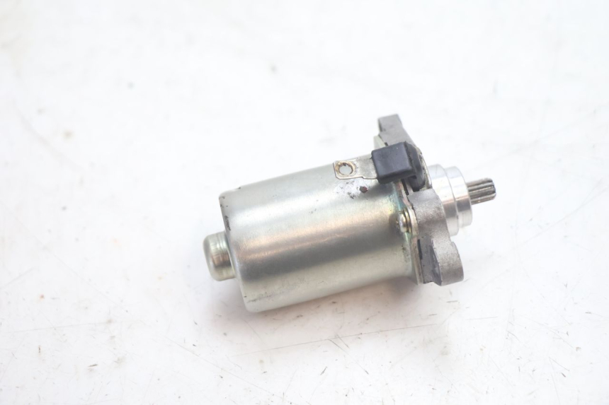photo de MOTOR DE ARRANQUE PEUGEOT KISBEE 2T 50 (2010 - 2017) - Primer plano técnico