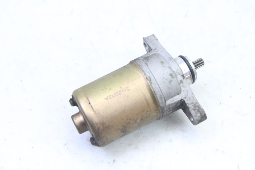 photo de MOTOR DE ARRANQUE PEUGEOT KISBEE 4T 50 (2018 - 2022) - Primer plano técnico