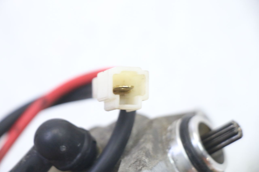 photo de MOTOR DE ARRANQUE PEUGEOT KISBEE 4T 50 (2018 - 2022) - Primer plano técnico