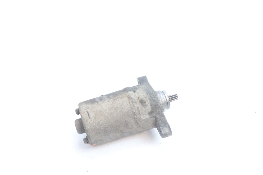 photo de MOTOR DE ARRANQUE PEUGEOT KISBEE 4T 50 (2010 - 2017) - Primer plano técnico