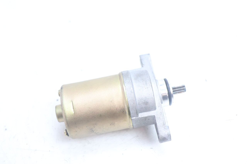 photo de MOTOR DE ARRANQUE PEUGEOT KISBEE 4T 50 (2010 - 2017) - Primer plano técnico
