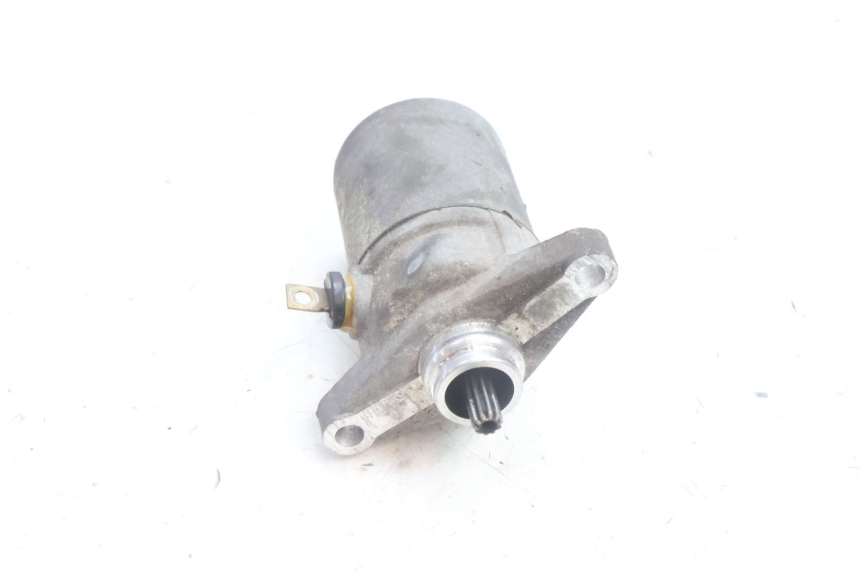photo de MOTOR DE ARRANQUE PEUGEOT KISBEE 4T 50 (2010 - 2017) - Primer plano técnico