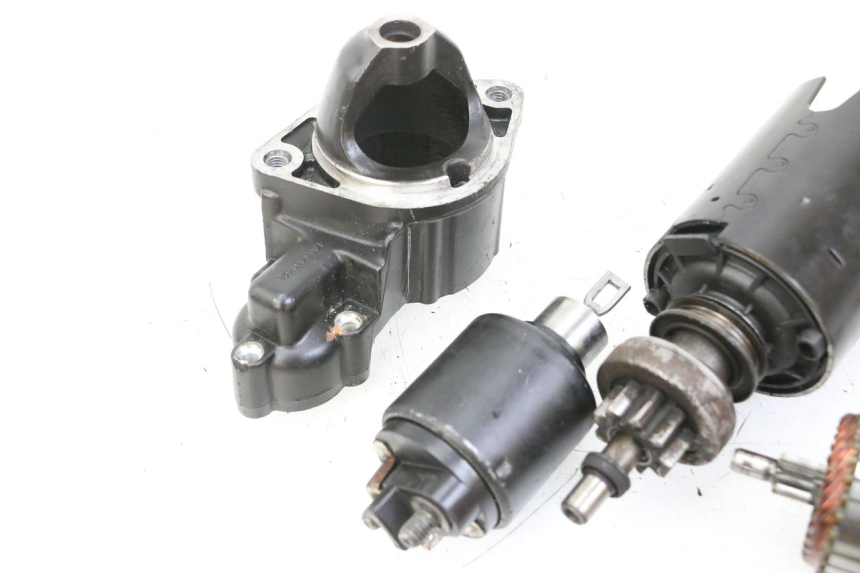 photo de ARRANQUE MOTO GUZZI NORGE 8V GT 1200 (2011 - 2016) - Detalles de los puntos de fijación