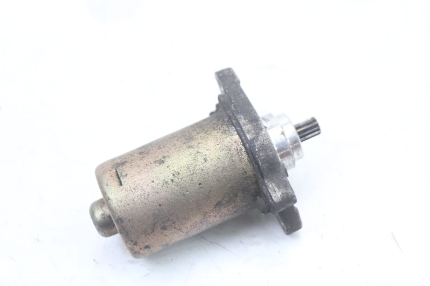 photo de MOTOR DE ARRANQUE PIAGGIO VESPA LX 2T 50 (2005 - 2013) - Primer plano técnico