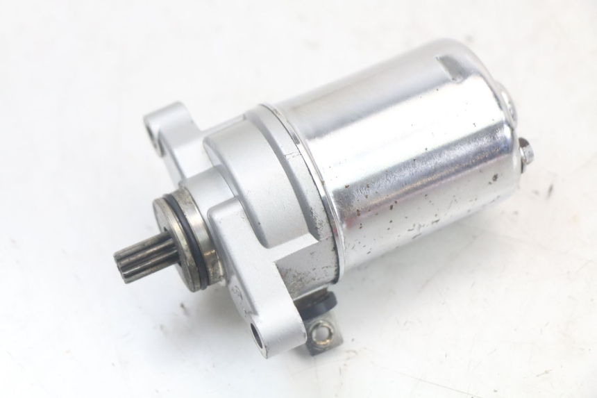 photo de MOTOR DE ARRANQUE KEEWAY RY6 2T 50 (2011 - 2019) - Otra perspectiva