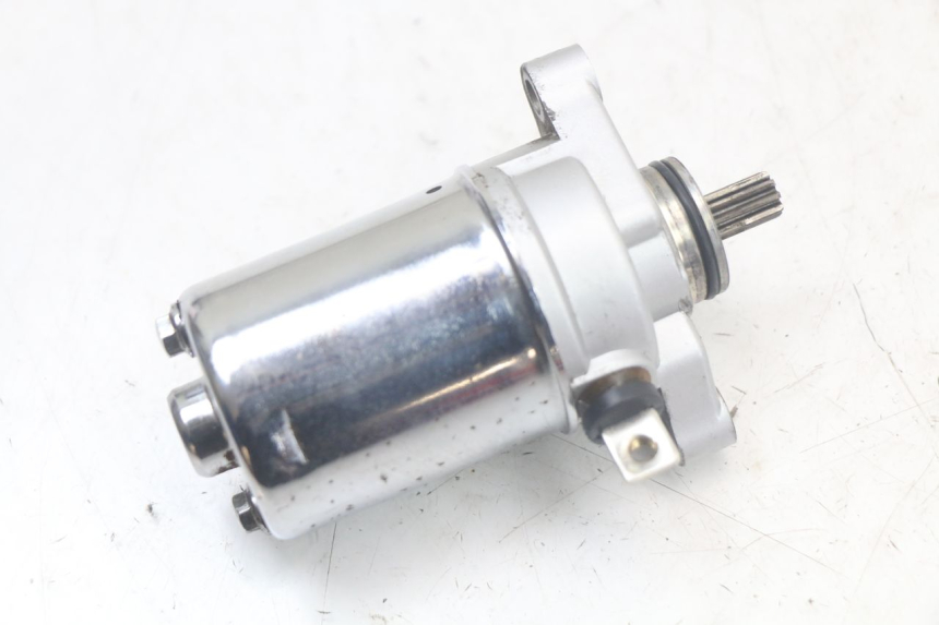 photo de MOTOR DE ARRANQUE KEEWAY RY6 2T 50 (2011 - 2019) - Primer plano técnico