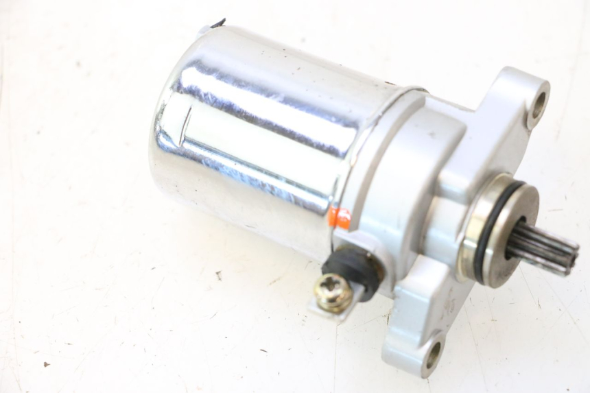 photo de MOTOR DE ARRANQUE KEEWAY RY6 2T 50 (2011 - 2019) - Zoom estado de uso