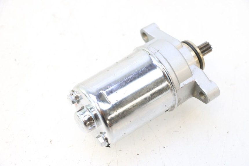 photo de MOTOR DE ARRANQUE KEEWAY RY6 2T 50 (2011 - 2019) - Primer plano técnico