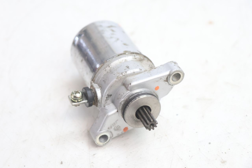 photo de MOTOR DE ARRANQUE KEEWAY RY6 2T 50 (2011 - 2019) - Primer plano técnico