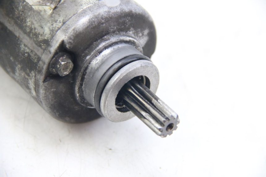 photo de MOTOR DE ARRANQUE SUZUKI SIXTEEN 125 (2008 - 2010) - Primer plano técnico