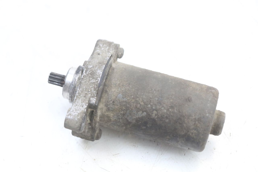 photo de MOTOR DE ARRANQUE PIAGGIO TYPHOON 80 (1994 - 1997) - Primer plano técnico