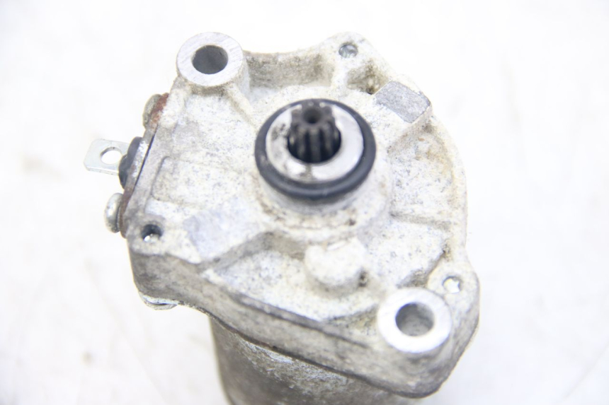 photo de MOTOR DE ARRANQUE. HONDA VISION NSC R 50 (2013 - 2015) - Primer plano técnico