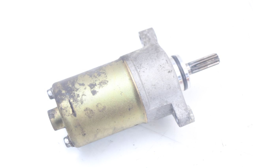 photo de MOTOR DE ARRANQUE YAMAHA XMAX X-MAX 125 (2006 - 2009) - Primer plano técnico