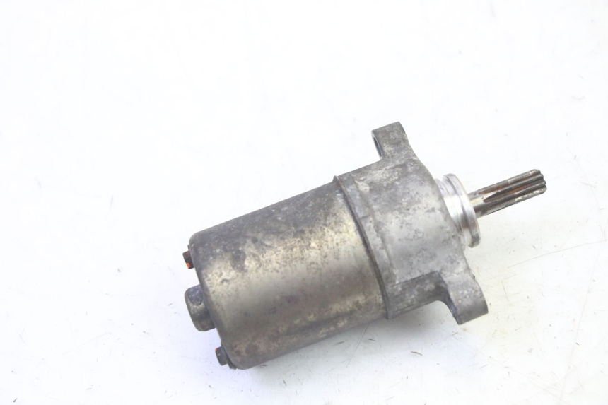 photo de MOTOR DE ARRANQUE YAMAHA X-MAX XMAX 125 (2010 - 2013) - Primer plano técnico