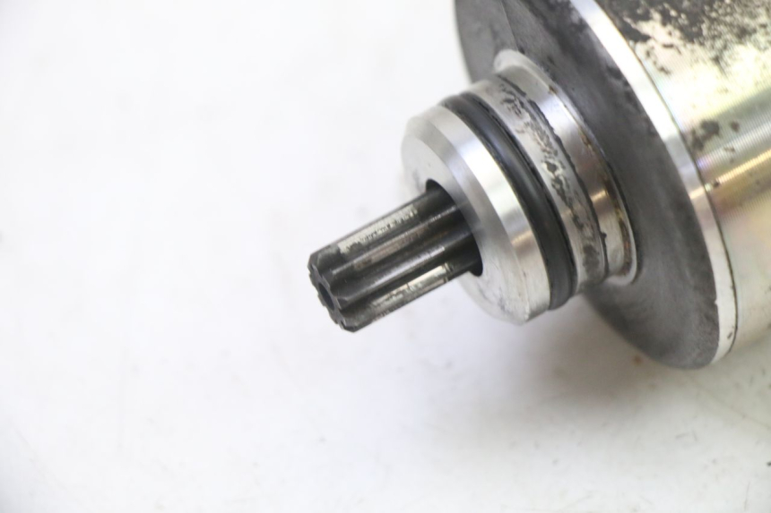 photo de MOTOR DE ARRANQUE PIAGGIO X9 EVOLUTION 125 (2003 - 2007) - Primer plano técnico