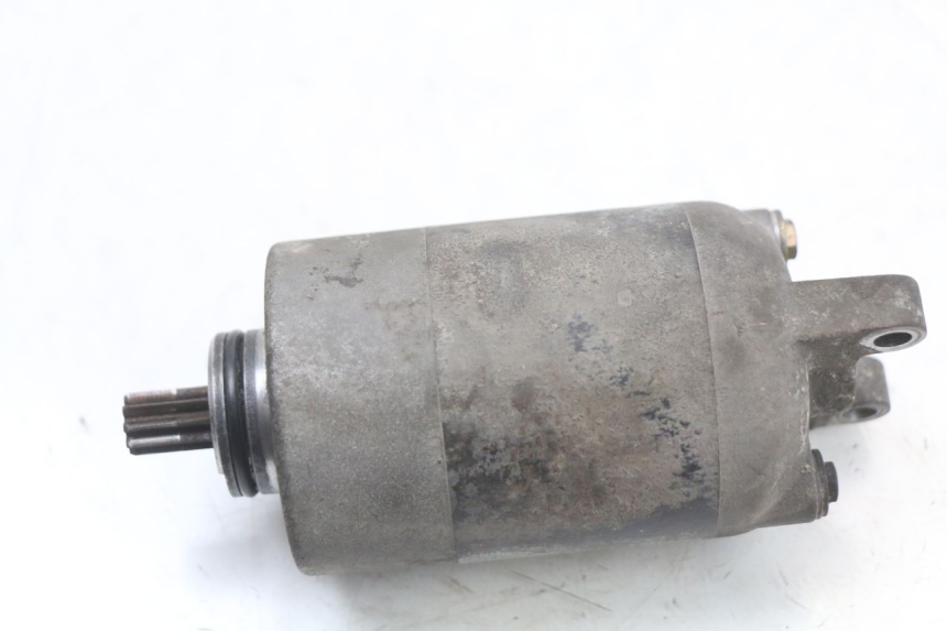 photo de MOTOR DE ARRANQUE YAMAHA YP MAJESTY 125 (2002 - 2006) - Primer plano técnico