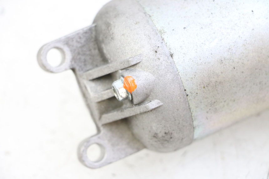 photo de MOTOR DE ARRANQUE YAMAHA YP MAJESTY 125 (2002 - 2006) - Primer plano técnico