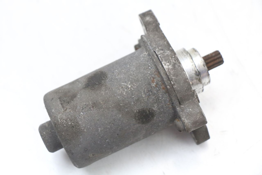 photo de MOTOR DE ARRANQUE PIAGGIO ZIP 2T 50 (2009 - 2019) - Primer plano técnico
