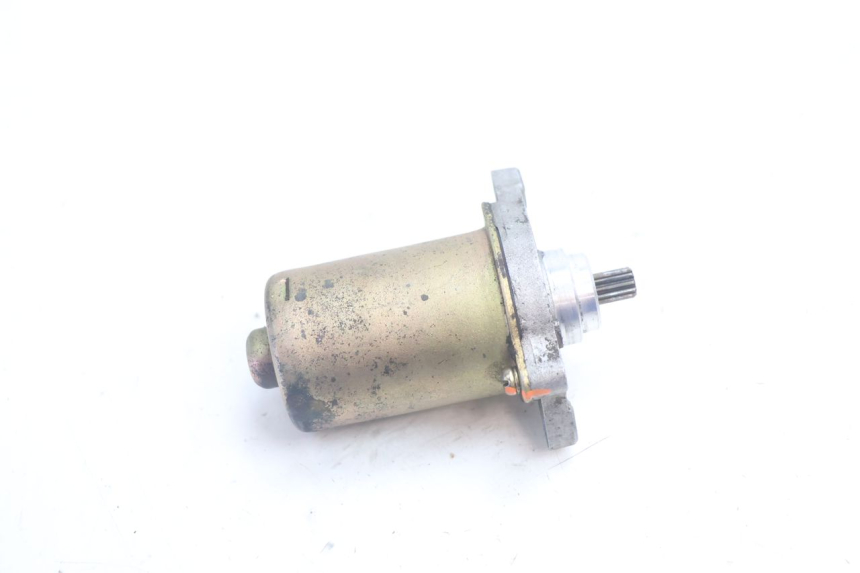 photo de MOTOR DE ARRANQUE PIAGGIO ZIP 2T 50 (2009 - 2019) - Primer plano técnico
