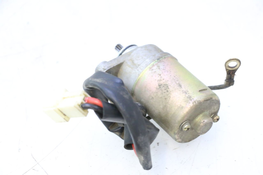 photo de MOTOR DE ARRANQUE. UNIVERSAL BIKE ZN50QT-11B 50 (2018 - 2021) - Zoom estado de uso