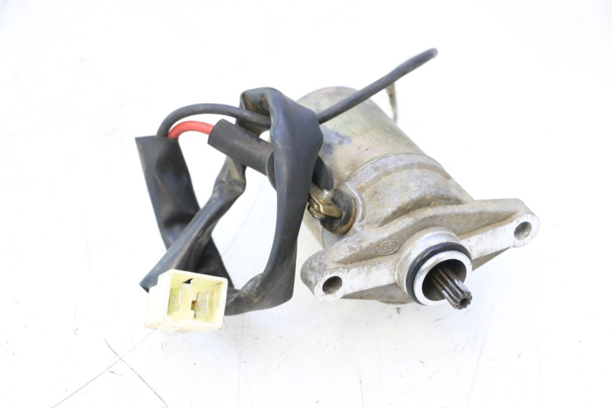 photo de MOTOR DE ARRANQUE. UNIVERSAL BIKE ZN50QT-11B 50 (2018 - 2021) - Otra perspectiva