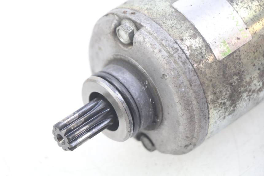 photo de MOTOR DE ARRANQUE KAWASAKI ZZR 600 (1995 - 2004) - Primer plano técnico