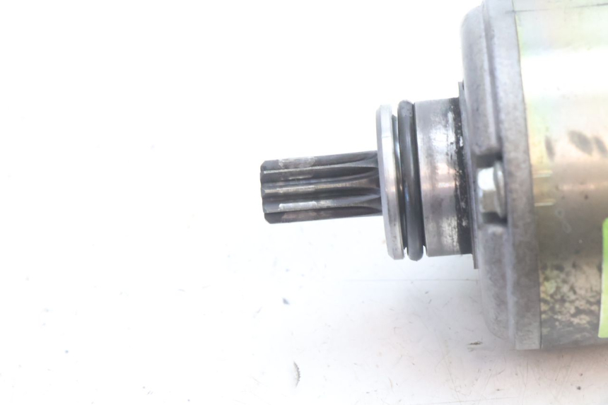 photo de MOTOR DE ARRANQUE KAWASAKI ZZR 600 (1995 - 2004) - Primer plano técnico