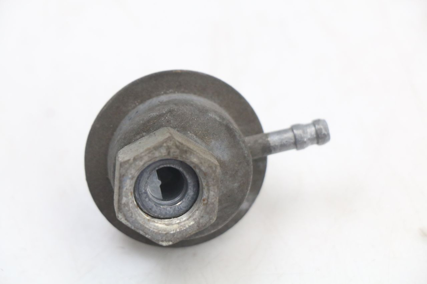 photo de VALVULA DEPOSITO KYMCO AGILITY CARRY 50 (2011 - 2020) - Primer plano técnico