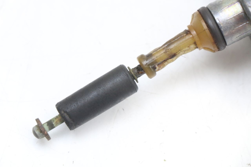 photo de VALVULA DEPOSITO PEUGEOT LUDIX 50 (2005 - 2007) - Primer plano técnico