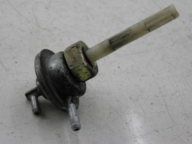 photo de DEPRESIÓN DEL DEPÓSITO PEUGEOT TWEET 125 (2010 - 2017) - Detalle de la pieza