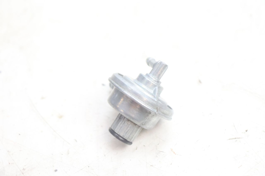 photo de VALVULA DEPOSITO PEUGEOT STREETZONE NAKED 2T 50 (2014 - 2018) - Zoom estado de uso