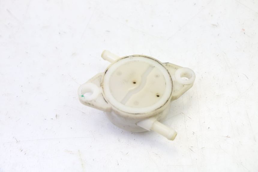 photo de VALVULA DEPOSITO PIAGGIO SUPER LX 125 (2000 - 2003) - Otra perspectiva