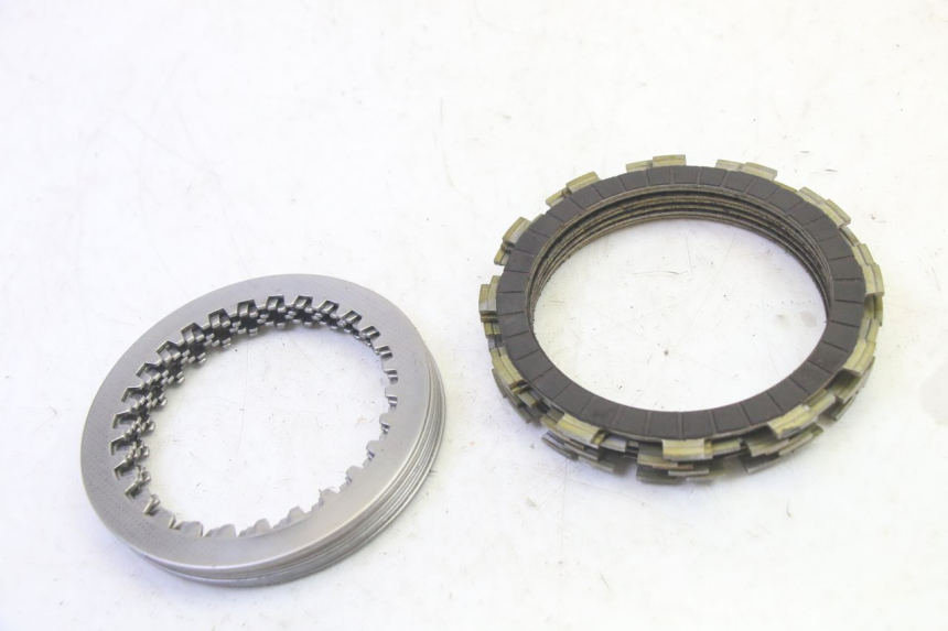 photo de DISCO EMBRAGUE YAMAHA FZ6 N FAZER 600 (2004 - 2006) - Primer plano técnico