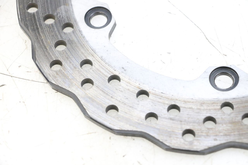 photo de DISCO FRENO TRASERO YAMAHA MT-07 MT07 ABS 700 (2018 - 2020) - Primer plano técnico