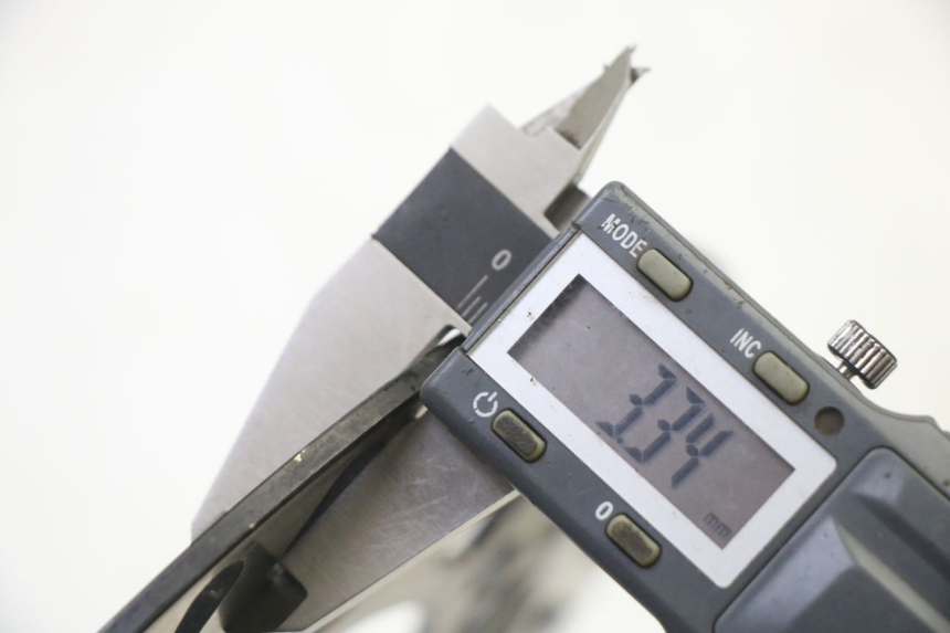 photo de DISCO FRENO TRASERO APOLLO RFZ 125 - Primer plano técnico