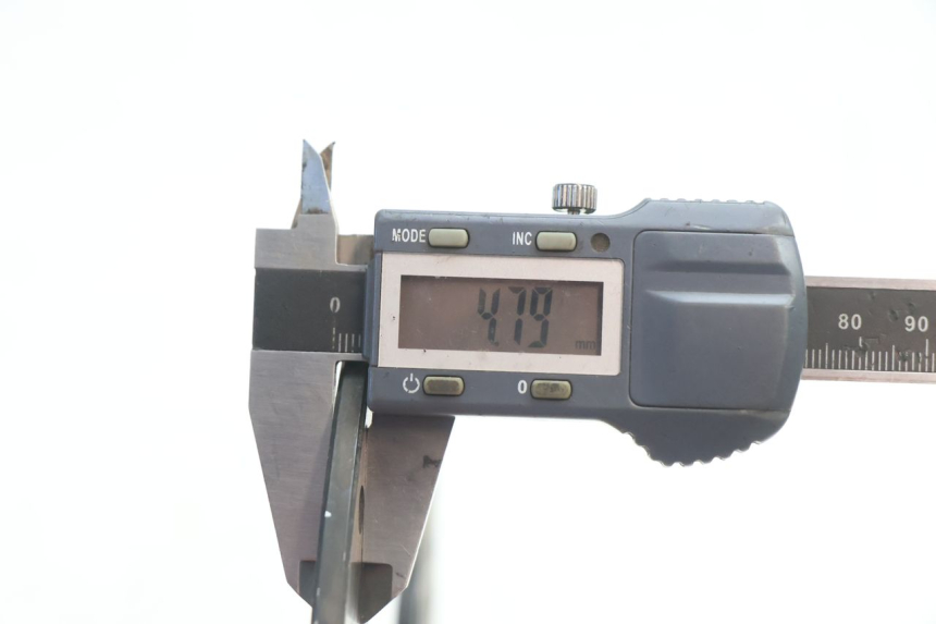 photo de DISCO FRENO TRASERO SUZUKI SV S 650 (2003 - 2009) - Primer plano técnico