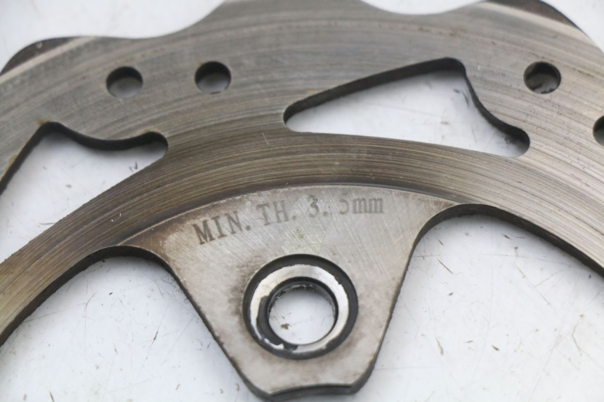 photo de DISCO FRENO DELANTERO PEUGEOT KISBEE 4T 50 (2018 - 2022) - Primer plano técnico