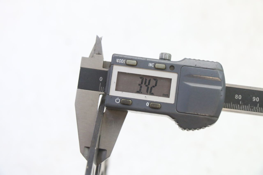 photo de DISCO DE FRENO DELANTERO APOLLO RFZ 125 - Primer plano técnico