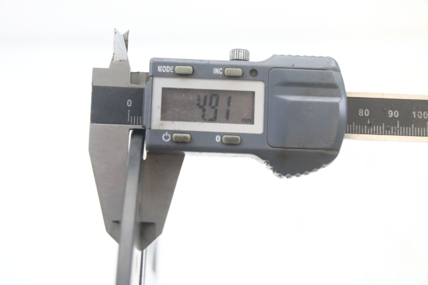 photo de DISCO FRENO DELANTERO ROYAL ENFIELD HYMALAYAN 410 (2016 - 2023) - Detalles de los puntos de fijación