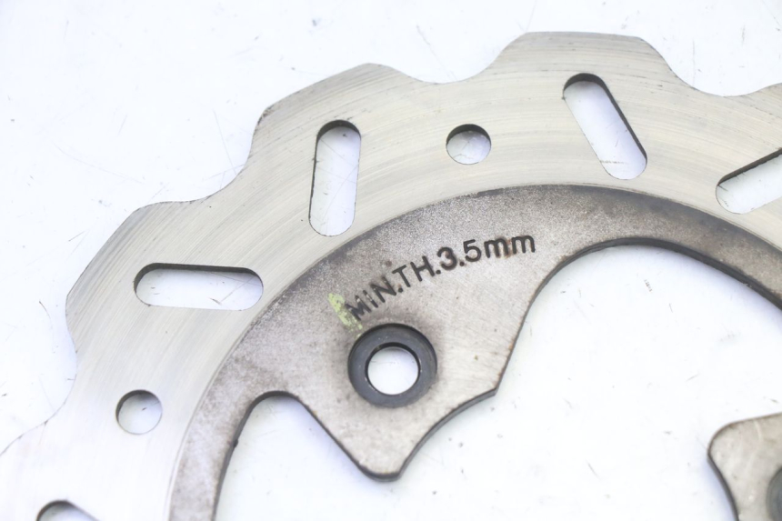 photo de DISCO FRENO DELANTERO PEUGEOT STREETZONE I 2T 50 (2018 - 2020) - Primer plano técnico