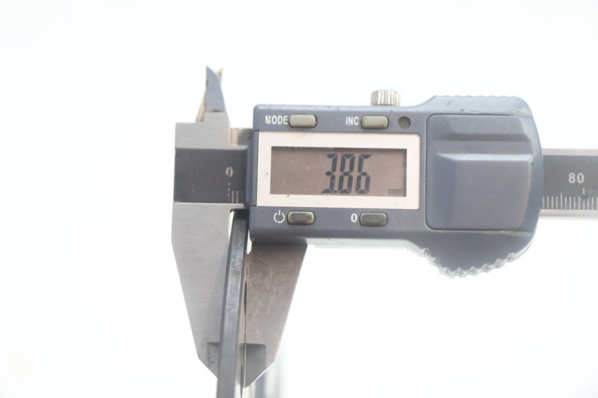 photo de DISCO FRENO DELANTERO YAMAHA YP MAJESTY 125 (2007 - 2010) - Detalles de los puntos de fijación