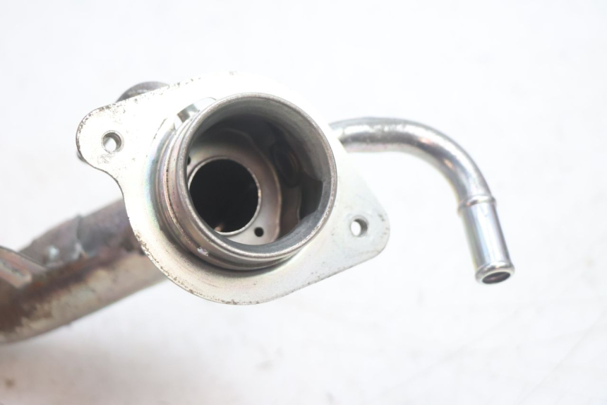 photo de TUBO GASOLINA SUZUKI BURGMAN EXECUTIVE ABS 650 (2006 - 2012) - Detalles de los puntos de fijación