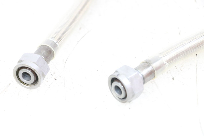 photo de ACEITE MANGUERA ROYAL ENFIELD CONTINENTAL GT 650 (2019 - 2024) - Primer plano técnico